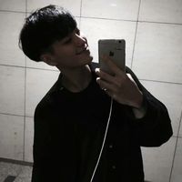最新的可爱男生伤感头像图片带字图片