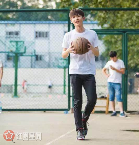 白敬亭图片最帅的图片有哪些 揭秘白敬亭为什么不签公司
