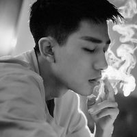冷酷伤感的黑白头像男生的真人头像霸气图片