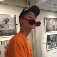 男生霸气紫色真人头像图片