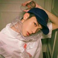男生霸气紫色真人头像图片