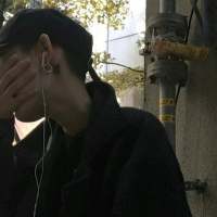最新的西装男生头像黑底图片