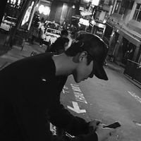 最新的西装男生头像黑底图片