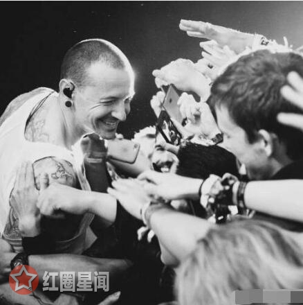 查斯特·贝宁顿纹身有什么含义 林肯主唱死亡证明书出炉