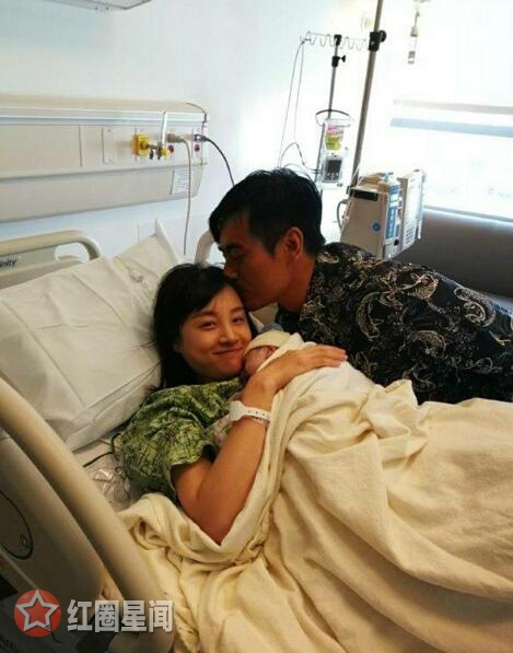 内地男演员陈龙怎么不红了 陈龙二胎儿子出生一家四口幸福温馨图片