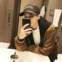 帅气拿手机耍酷的男生失恋霸气头像动漫图片