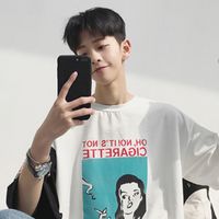 帅气拿手机耍酷的男生失恋霸气头像动漫图片