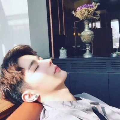 帅气的帅哥明星头像大全抽烟图男生头像带字图片