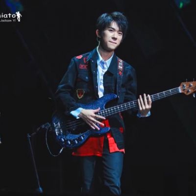 最新易烊千玺最帅的图片头像大全qq头像背景绿色系男生头像图片