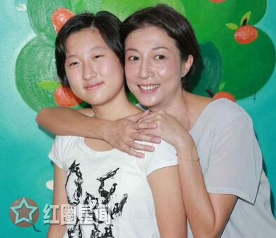成龙为什么抛弃吴绮莉不认小龙女 吴绮莉过去表现劣迹斑斑图片
