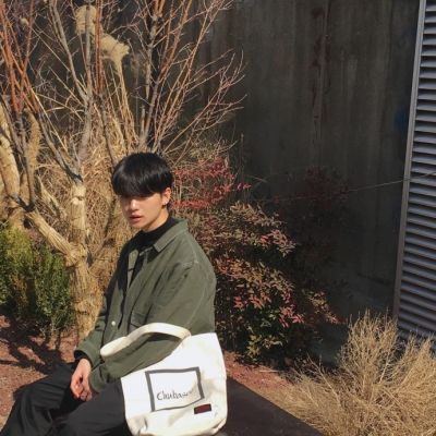 黑白忧伤qq头像男生背影图片