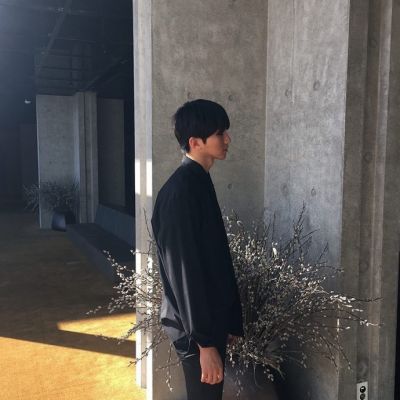 黑白忧伤qq头像男生背影图片