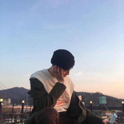 黑白忧伤qq头像男生背影图片