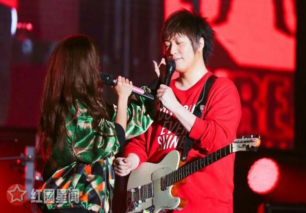 陈信宏女友陈品妤是做什么的 蔡依林阿信二人现场互动起来图片