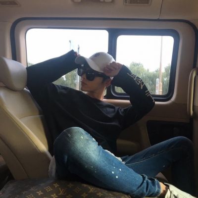 超帅显成熟的头像男生黑色系孤独图片