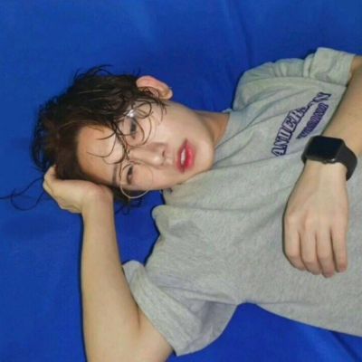 帅气高冷的戴帽子背影头像男生头像图片