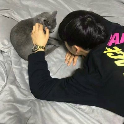 帅气高冷的戴帽子背影头像男生头像图片