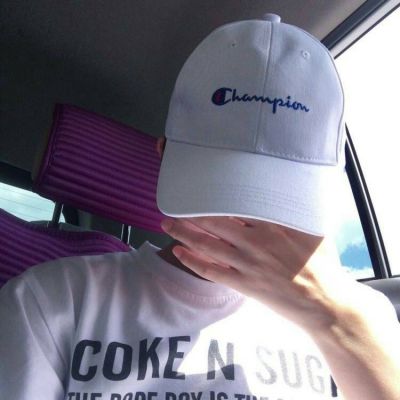 帅气高冷的戴帽子背影头像男生头像图片