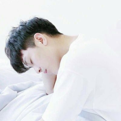帅气高冷的戴帽子背影头像男生头像图片