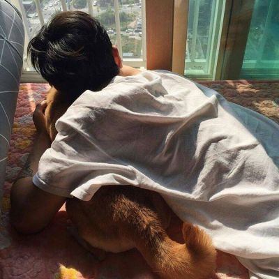 帅气高冷的戴帽子背影头像男生头像图片