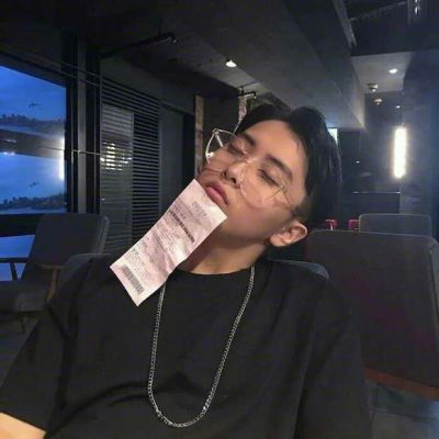 霸气成熟的红色衣服漫头像男生图片图片
