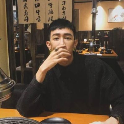 霸气成熟的红色衣服漫头像男生图片图片
