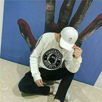 最霸气超拽的求一个男生抱着猫的动漫头像图片