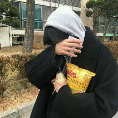 最霸气超拽的求一个男生抱着猫的动漫头像图片