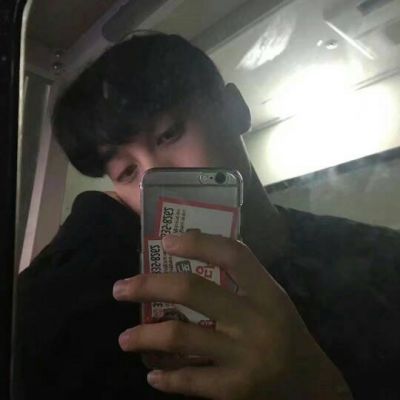 最霸气超拽的求一个男生抱着猫的动漫头像图片