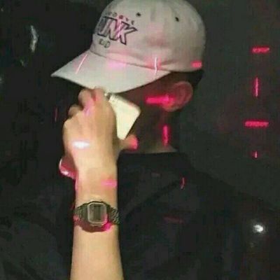 霸气超拽的男生伤感背影黑白头像图片