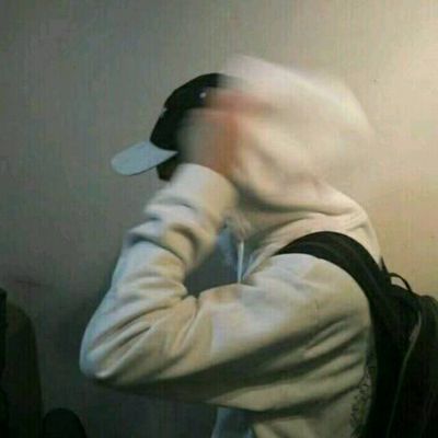 霸气超拽的男生伤感背影黑白头像图片