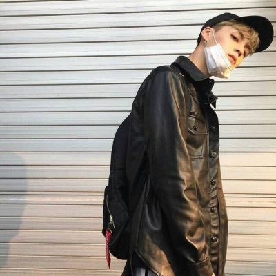 霸气超拽的男生伤感背影黑白头像图片