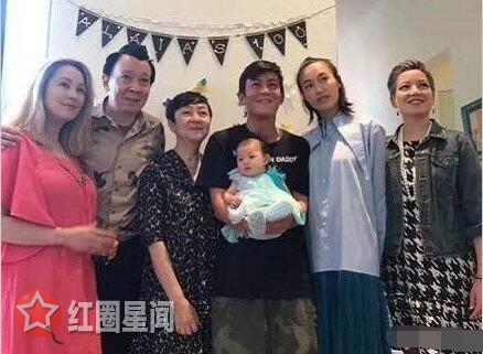 当年的陈冠希和阿娇感情好吗 陈冠希女儿睫毛惹人喜爱图片