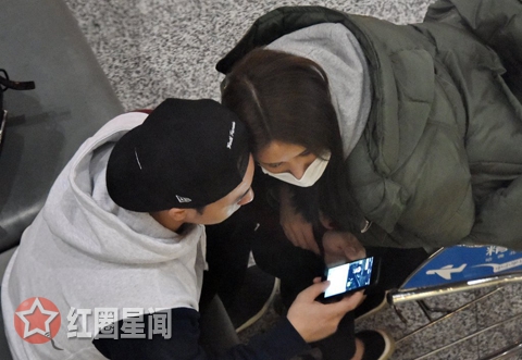 张艺兴助理是谁怎么选的 助理阻止张艺兴签名背后有深意图片