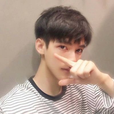 霸气成熟的带李子的头像男生图片
