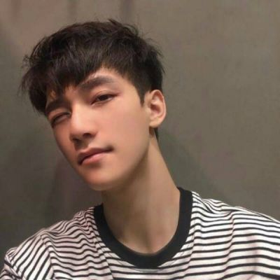 霸气成熟的带李子的头像男生图片