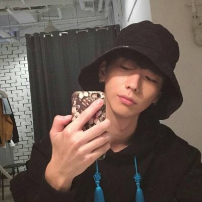 霸气成熟的带李子的头像男生图片