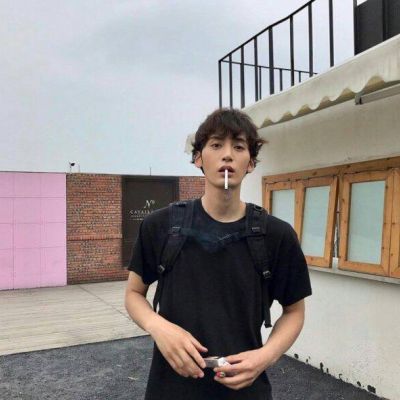 霸气成熟的带李子的头像男生图片