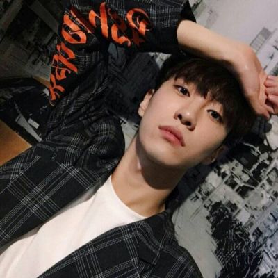霸气成熟的带李子的头像男生图片