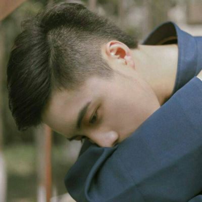 霸气成熟的带李子的头像男生图片