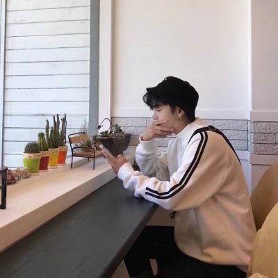 又霸气又伤感的男生头像伸舌头图片