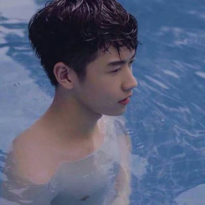 又霸气又伤感的男生头像伸舌头图片