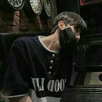 最新好看的男生帅气qq头像带字