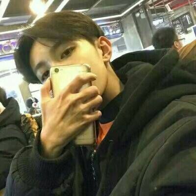 最新好看的男生帅气qq头像带字图片