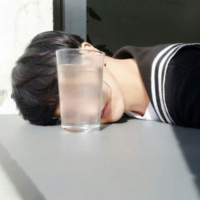 阳光帅气的纹身头像男生图片