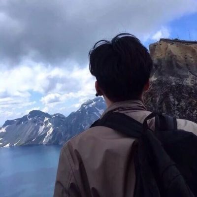 帅气粉色卡通男生头像图片