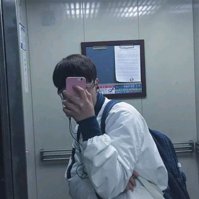 帅气粉色卡通男生头像图片