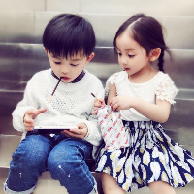 幸福情侣萌娃头像一男一女戴口罩的男生头像动漫 帽子图片