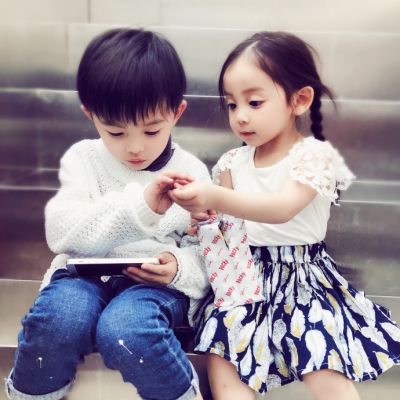 幸福情侣萌娃头像一男一女戴口罩的男生头像动漫 帽子图片