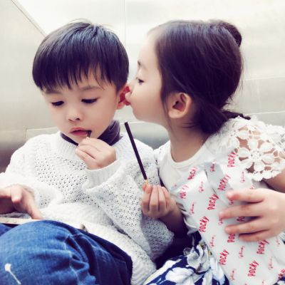 幸福情侣萌娃头像一男一女戴口罩的男生头像动漫 帽子图片